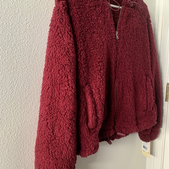 Sherpa Zip Up Sweater in Burgandy - Size M - Picture 3 of 11